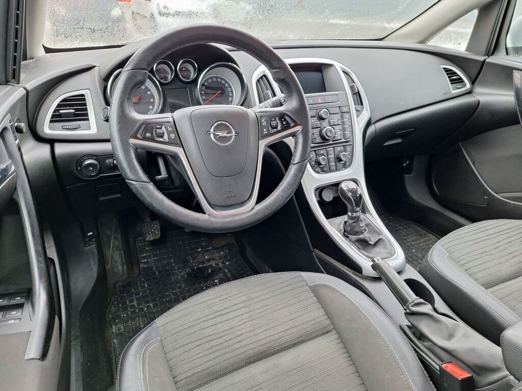 Opel Astra 2015 Hopea