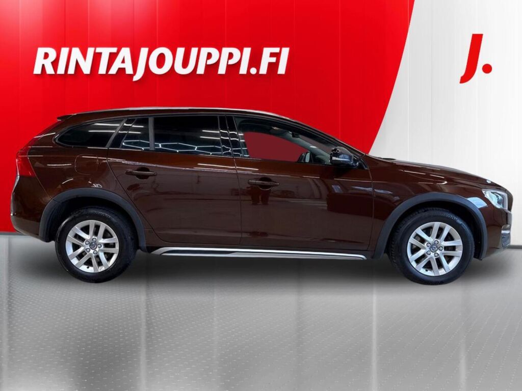 Volvo V60 Cross Country 2015 Punainen