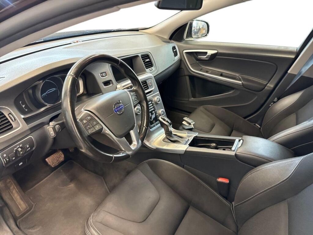 Volvo V60 Cross Country 2015 Punainen