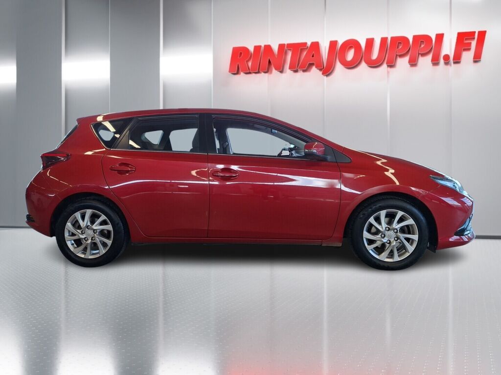 Toyota Auris 2015 Punainen