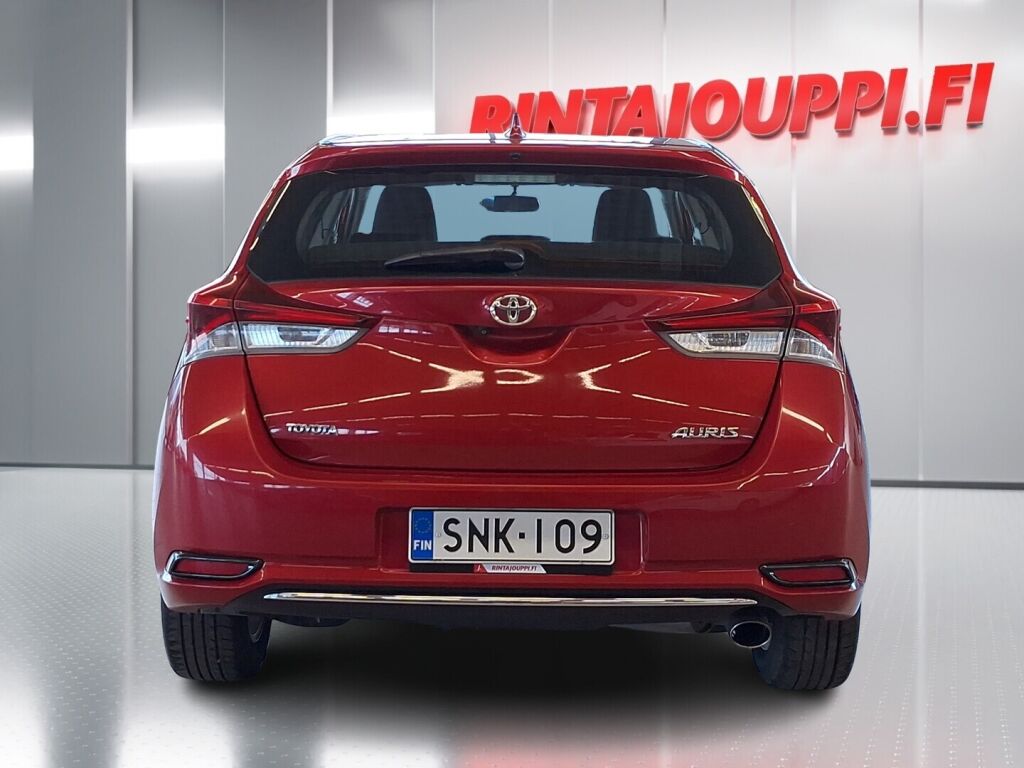 Toyota Auris 2015 Punainen