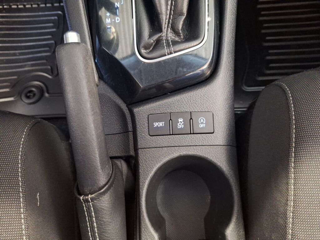 Toyota Auris 2015 Punainen