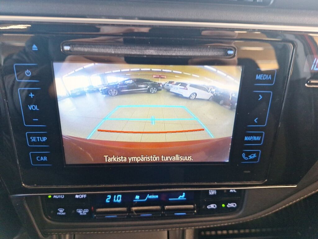 Toyota Auris 2015 Punainen