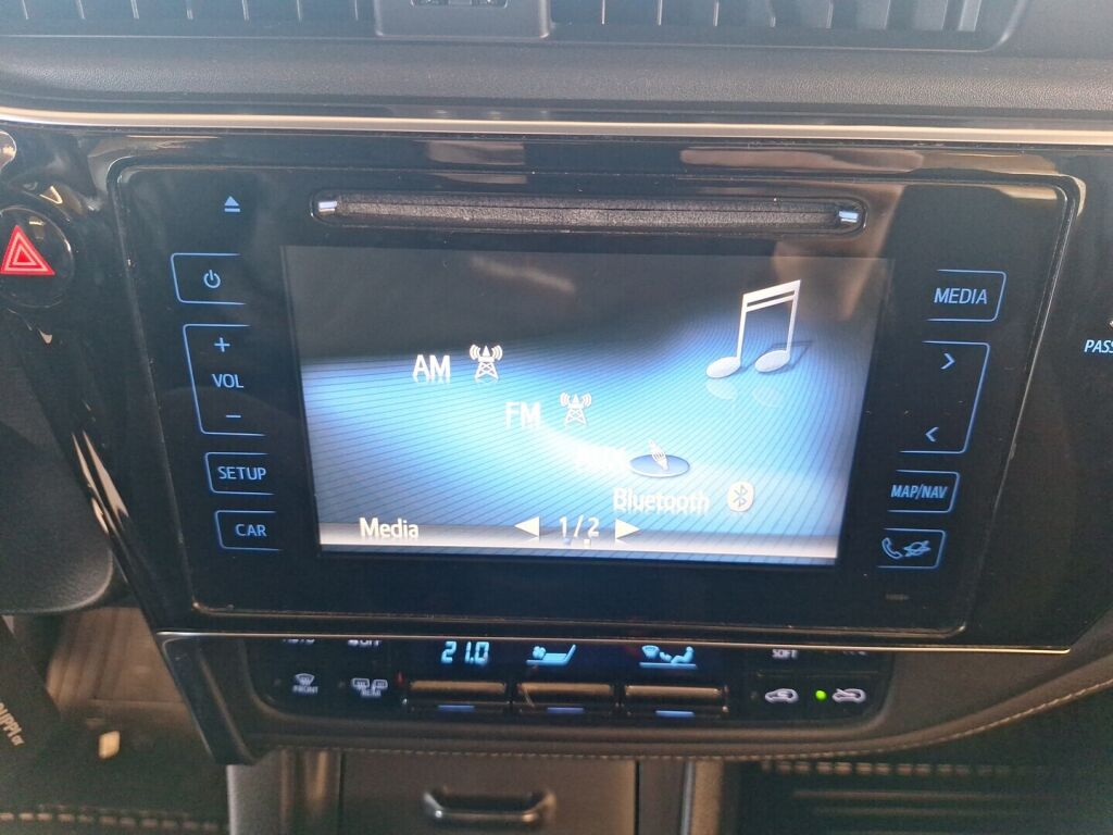 Toyota Auris 2015 Punainen