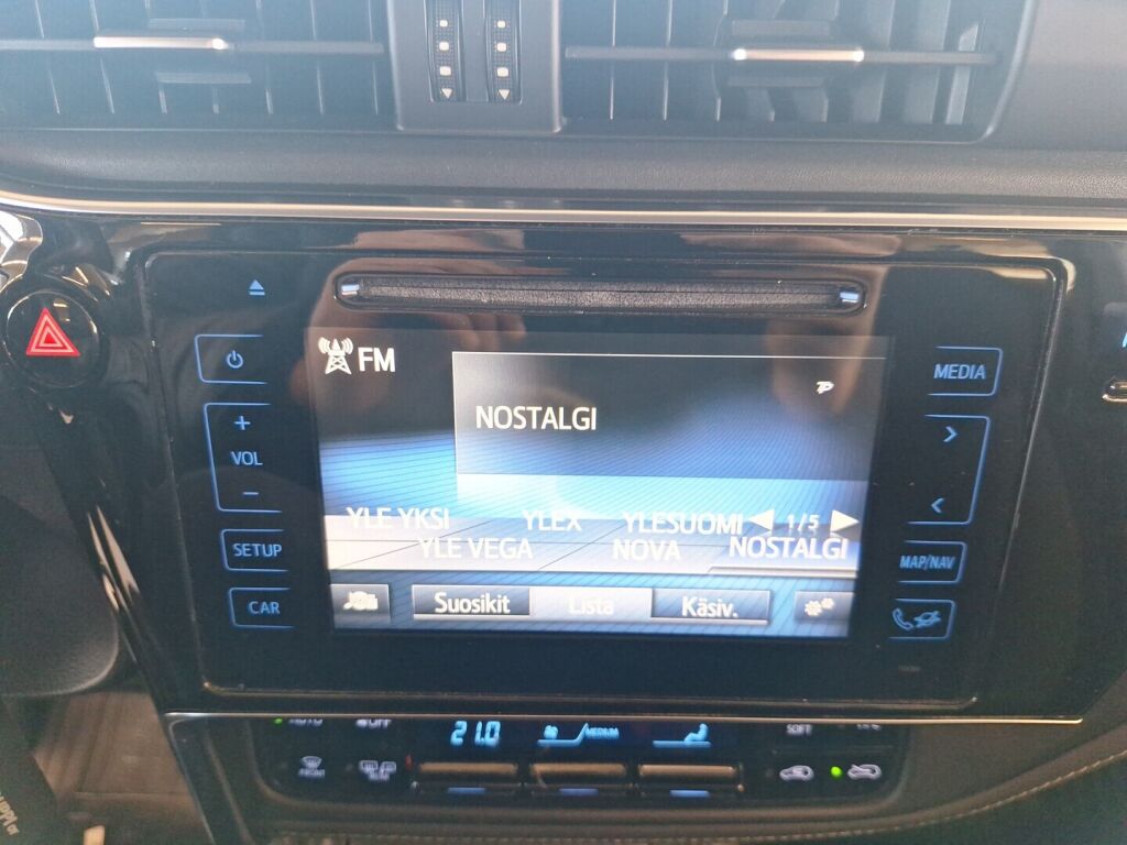 Toyota Auris 2015 Punainen