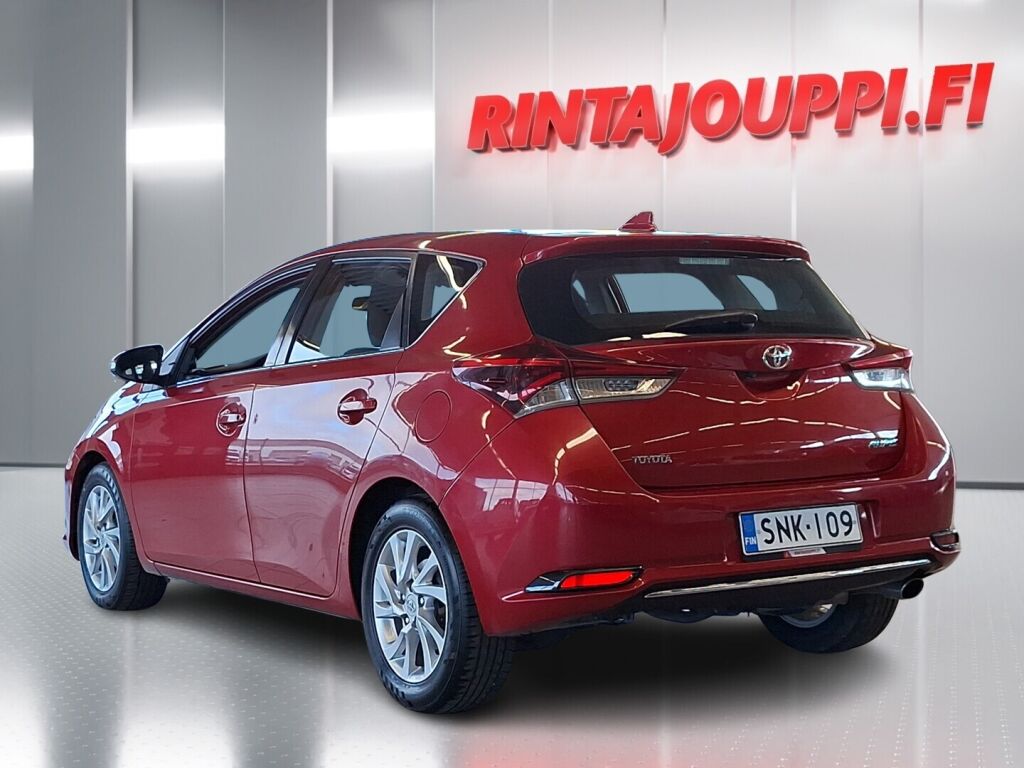 Toyota Auris 2015 Punainen