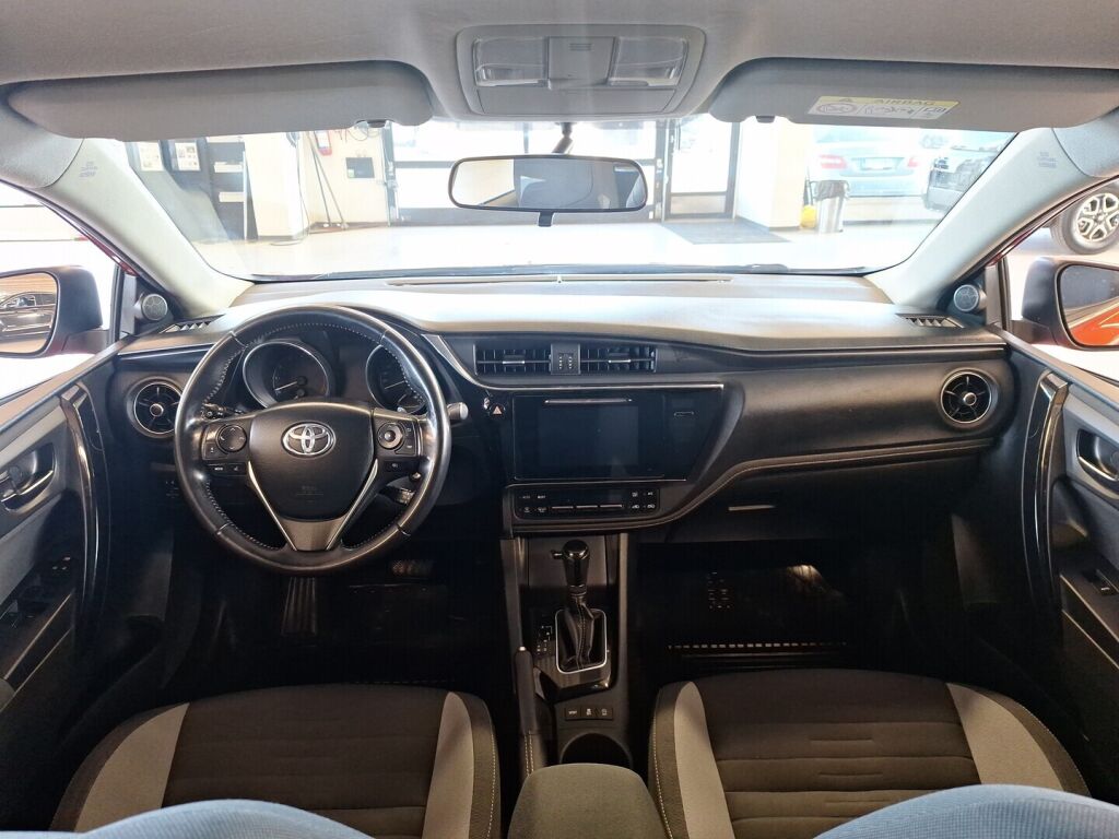 Toyota Auris 2015 Punainen