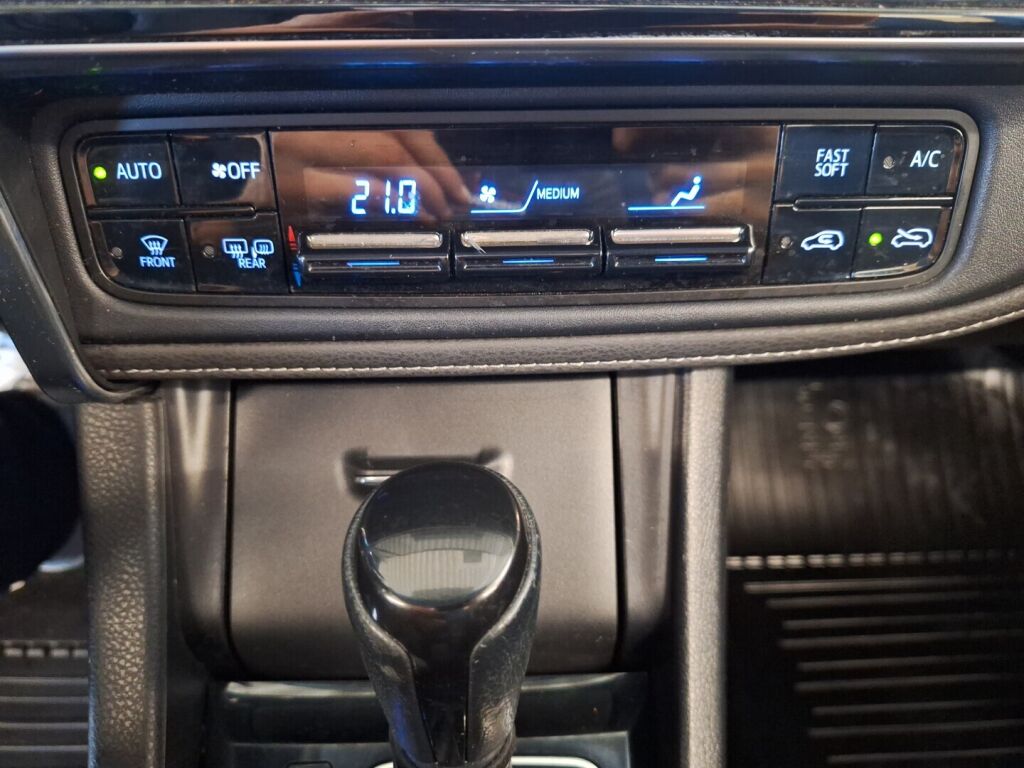 Toyota Auris 2015 Punainen