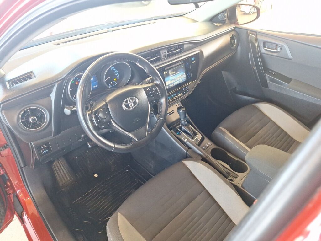 Toyota Auris 2015 Punainen