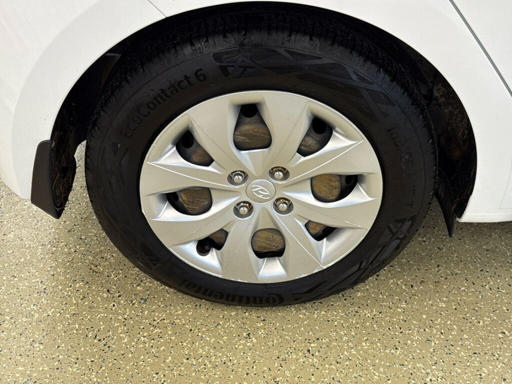 Hyundai i20 5d 2015 Valkoinen