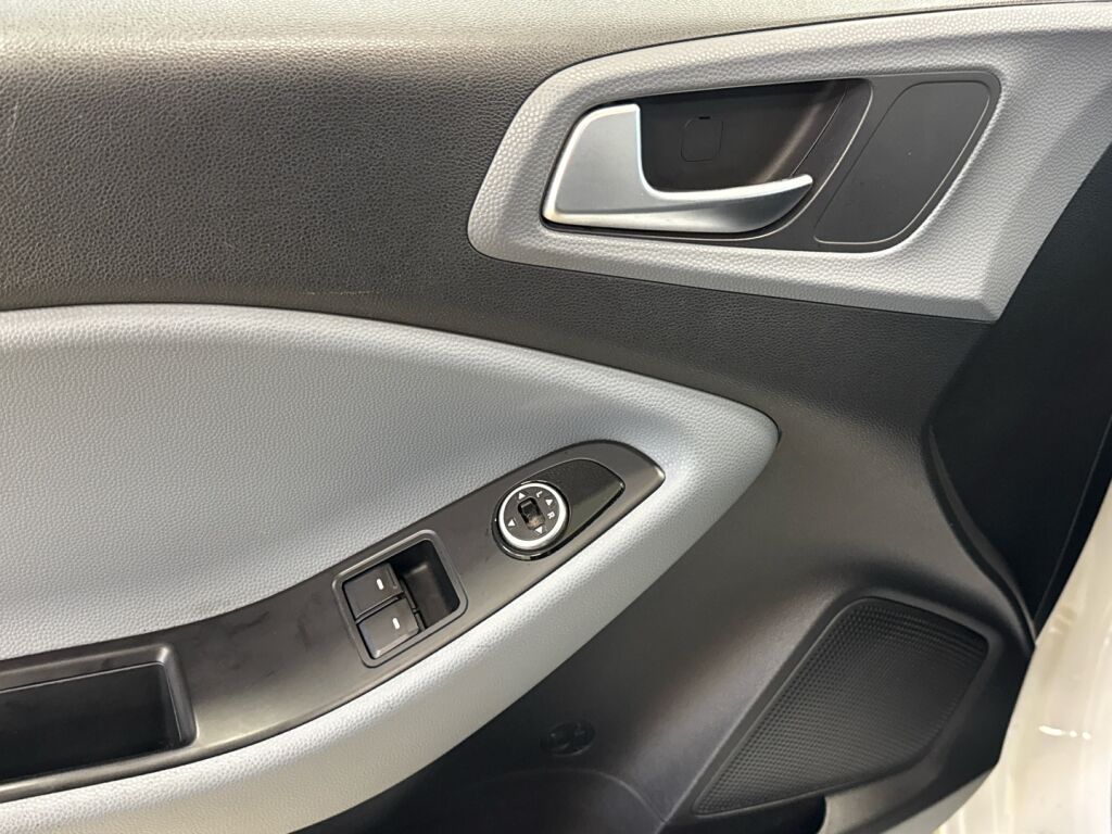 Hyundai i20 5d 2015 Valkoinen