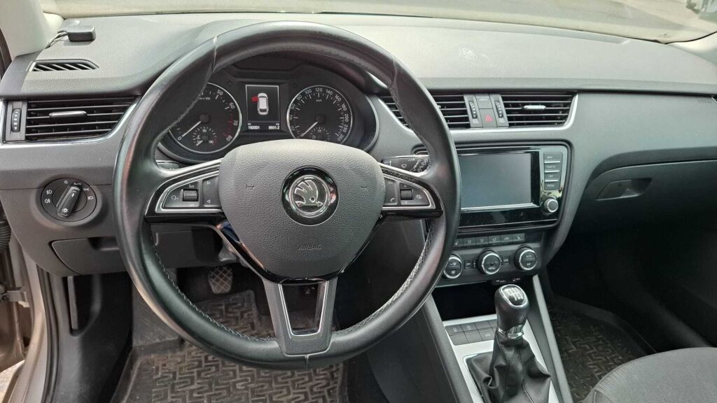 Skoda Octavia 2015 Ruskea (beige)