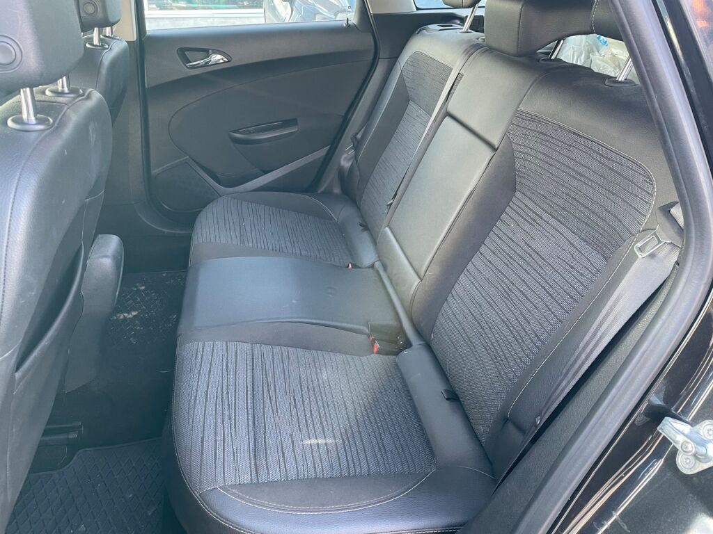 Opel Astra 2016 Musta