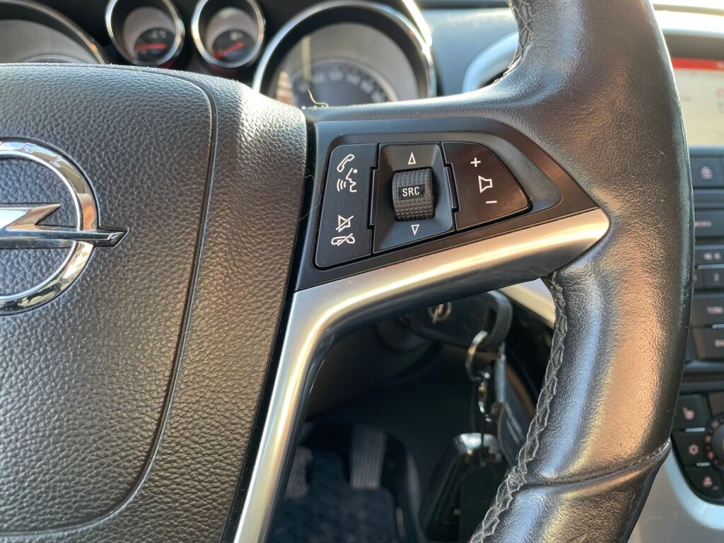 Opel Astra 2016 Musta