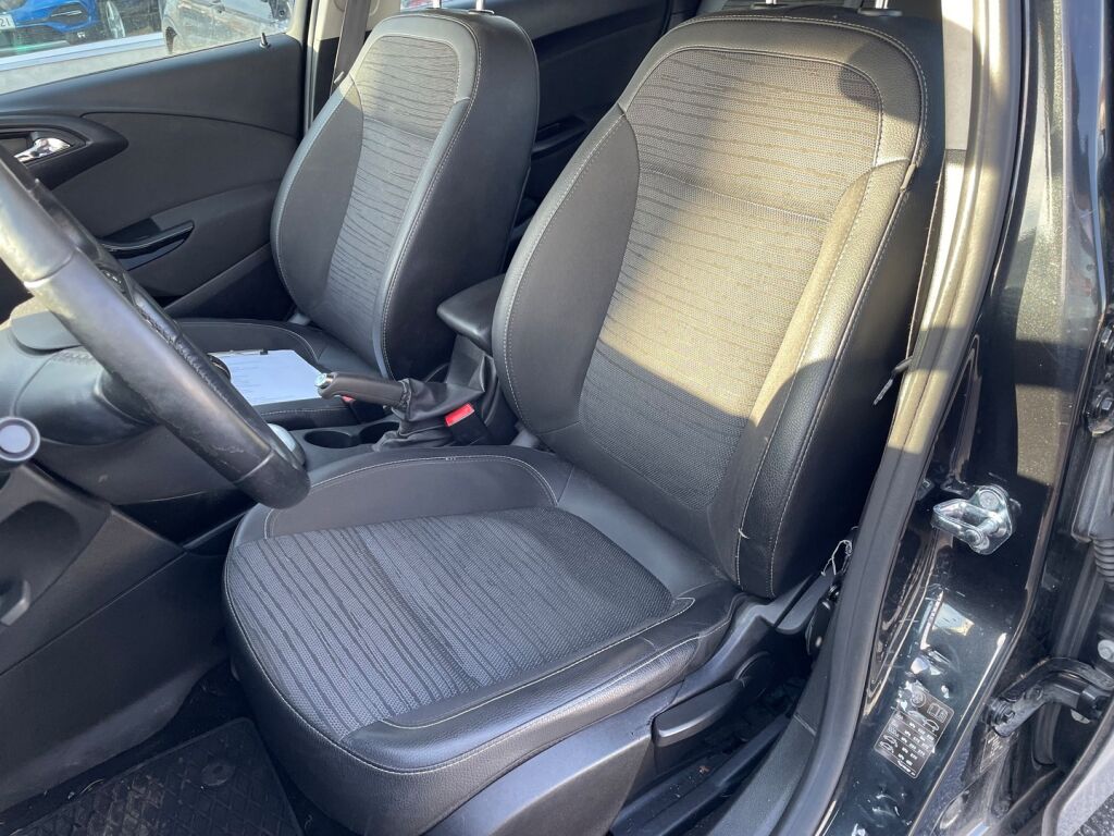 Opel Astra 2016 Musta