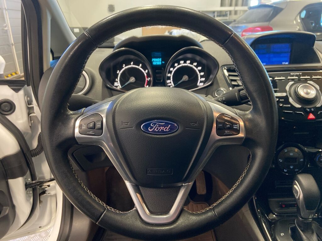 Ford Fiesta 2015 Valkoinen