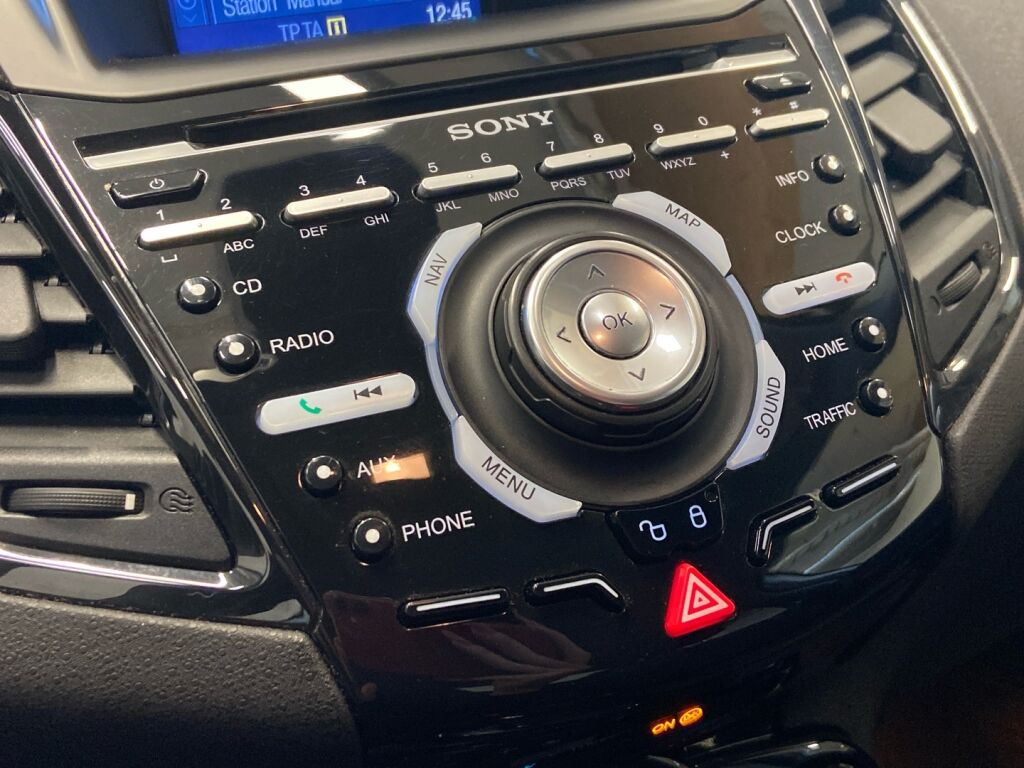 Ford Fiesta 2015 Valkoinen