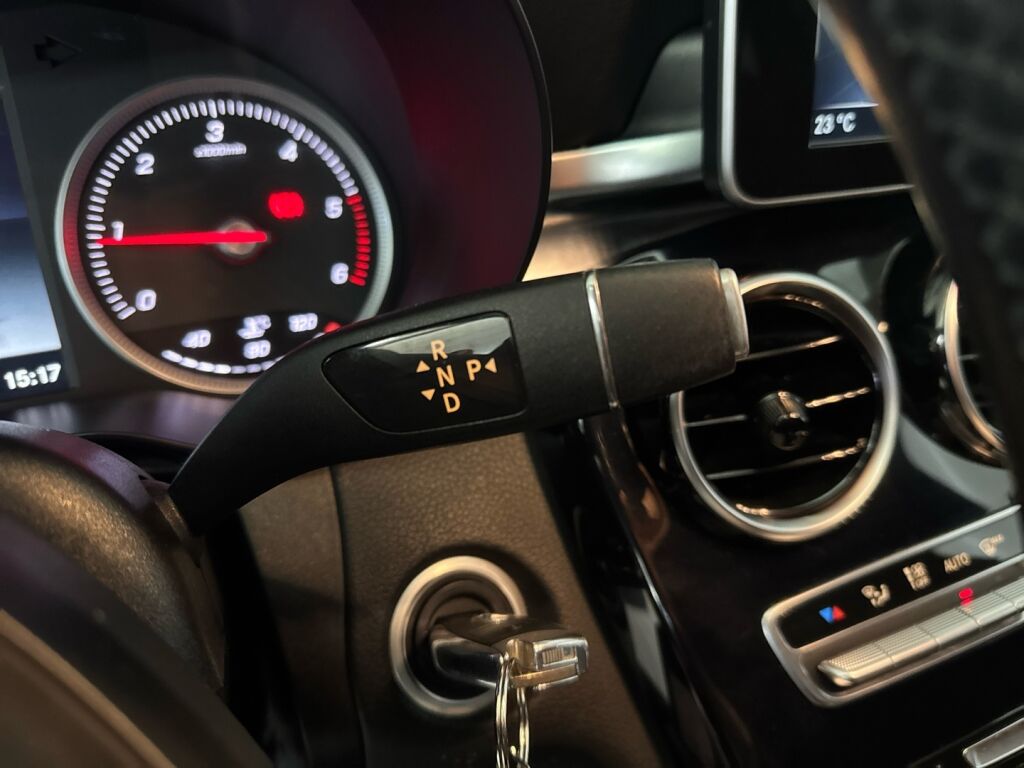 Mercedes-Benz C 2015 Musta