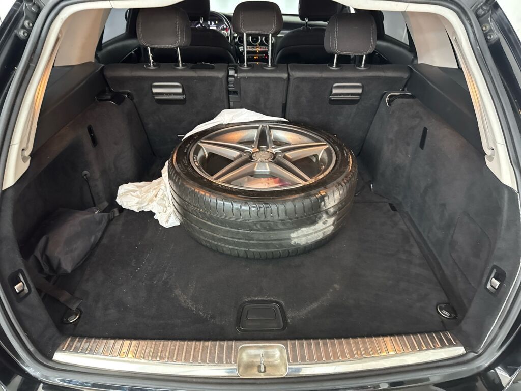 Mercedes-Benz C 2015 Musta