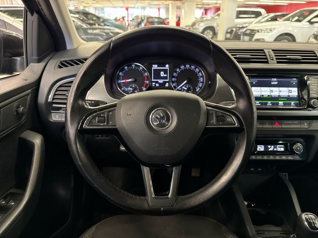 Skoda Fabia 2015 Musta