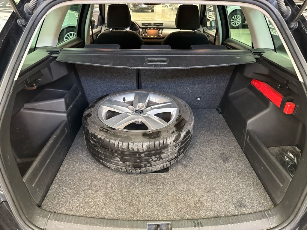 Skoda Fabia 2015 Musta