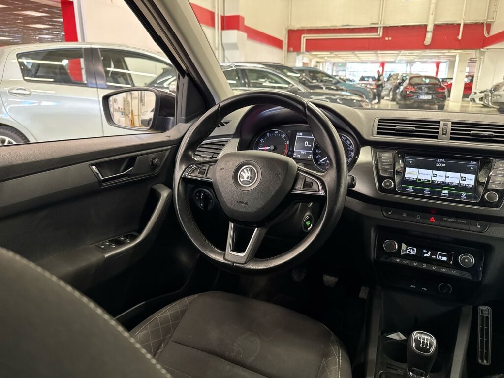 Skoda Fabia 2015 Musta