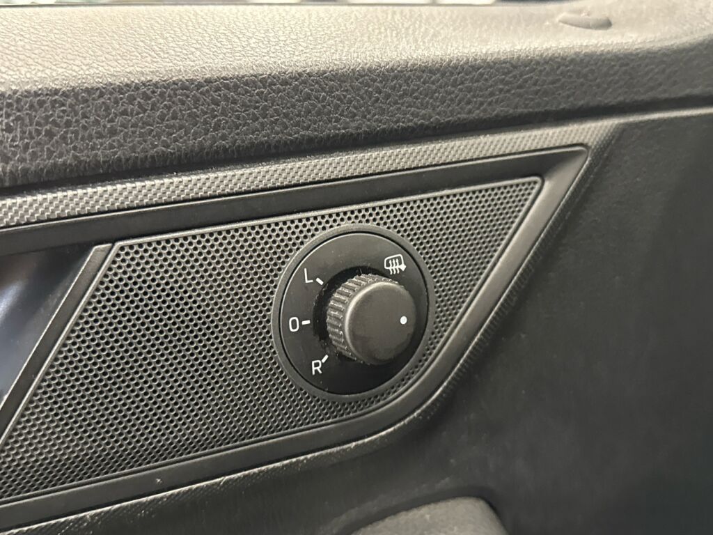 Skoda Fabia 2015 Musta