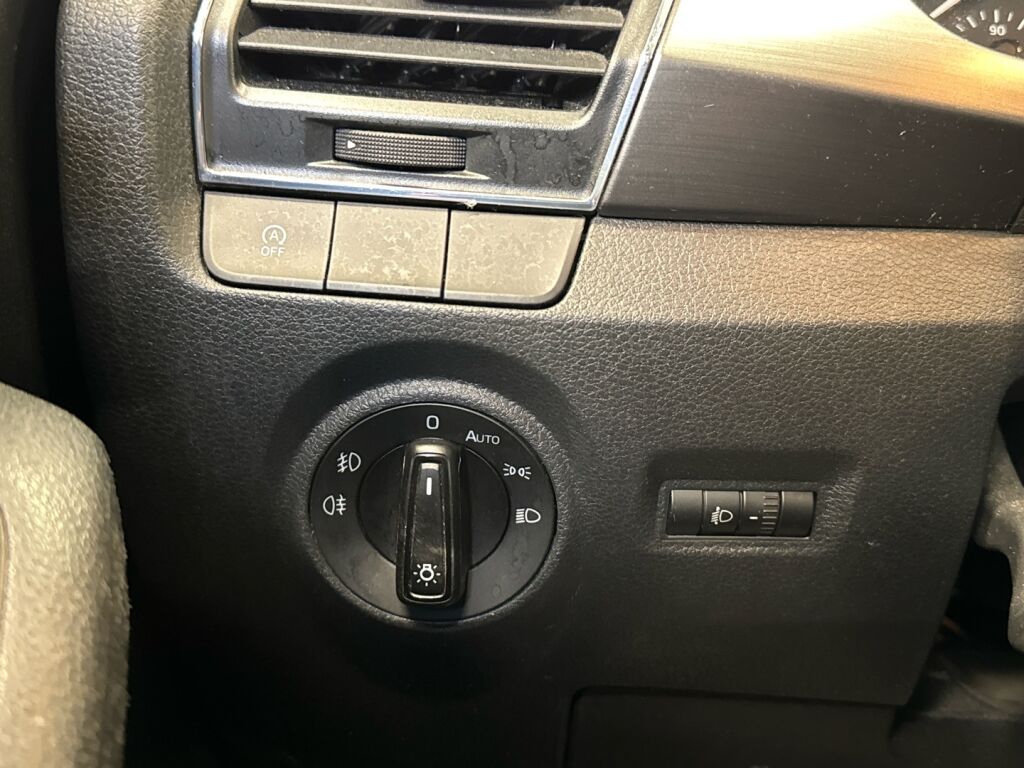 Skoda Fabia 2015 Musta