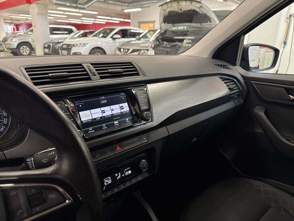 Skoda Fabia 2015 Musta