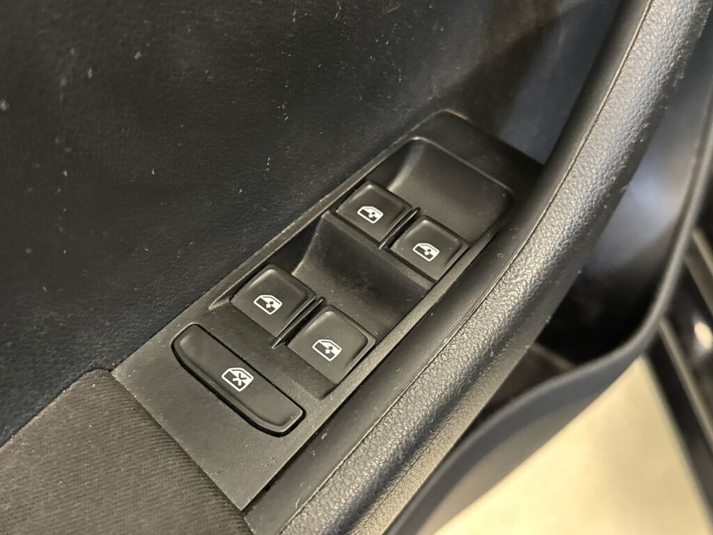 Skoda Fabia 2015 Musta