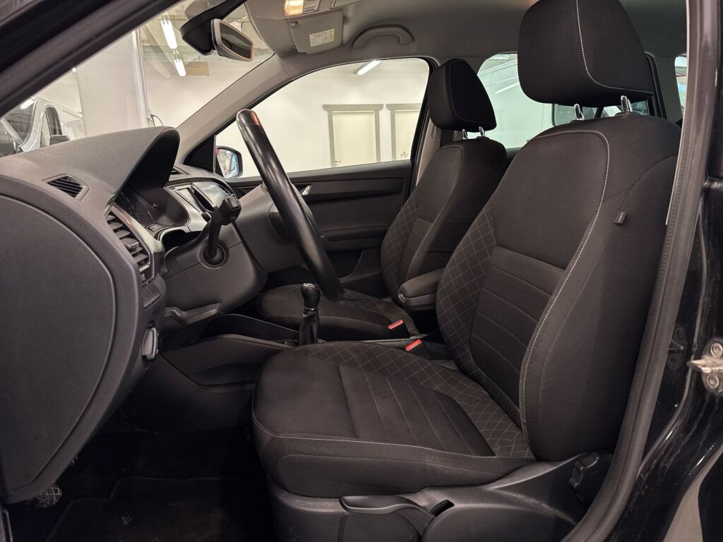 Skoda Fabia 2015 Musta