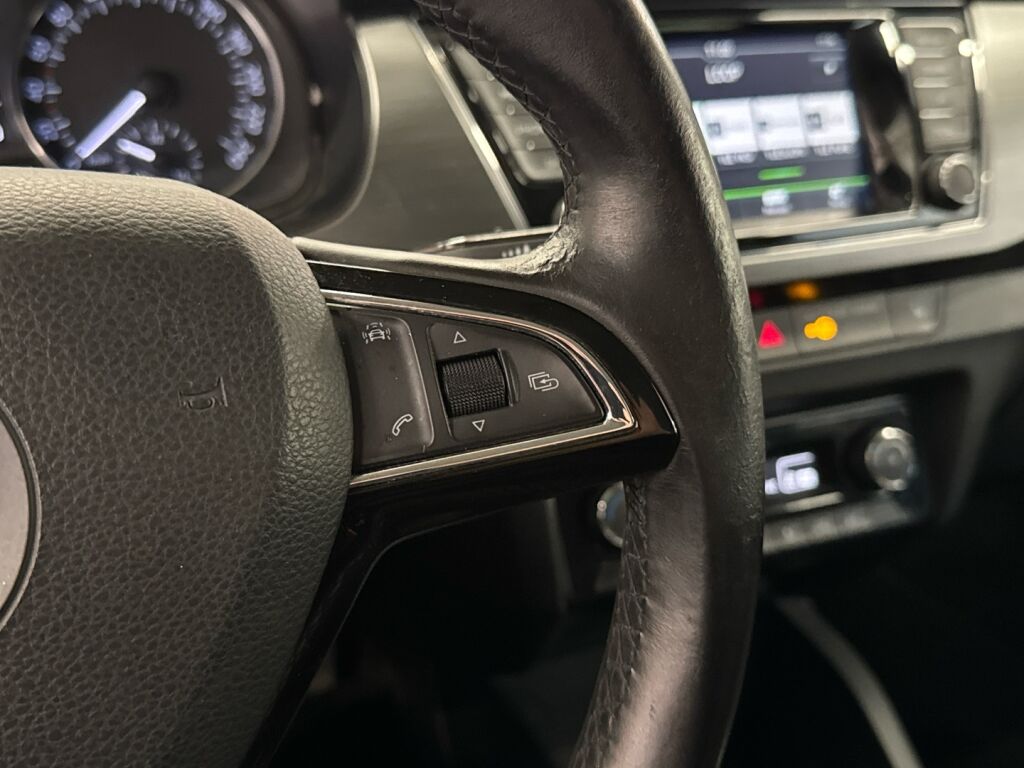 Skoda Fabia 2015 Musta