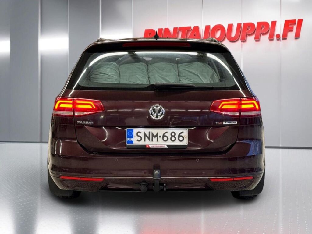 Volkswagen Passat 2016 Metallinhohto Punainen