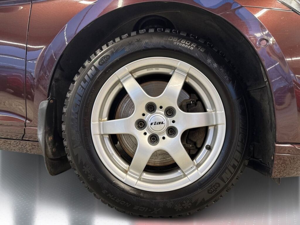 Volkswagen Passat 2016 Metallinhohto Punainen