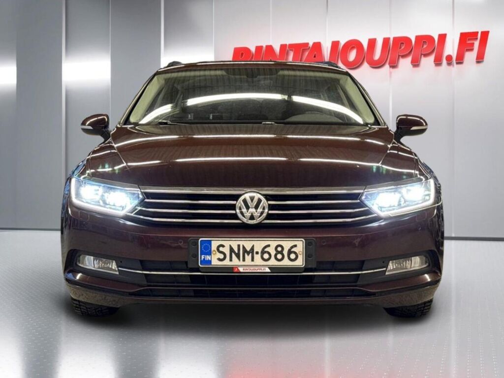 Volkswagen Passat 2016 Metallinhohto Punainen