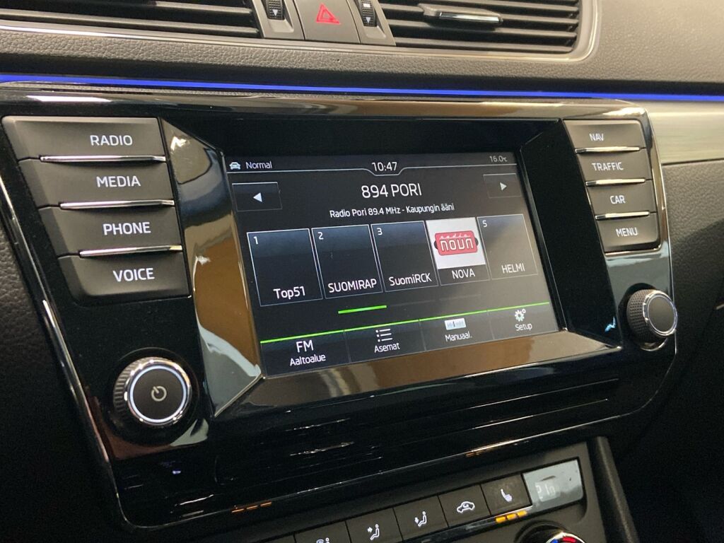 Skoda Superb 2015 Musta