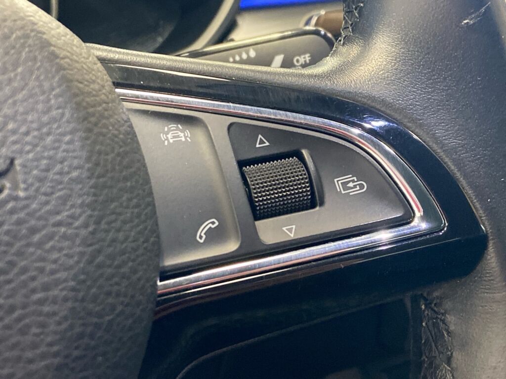Skoda Superb 2015 Musta