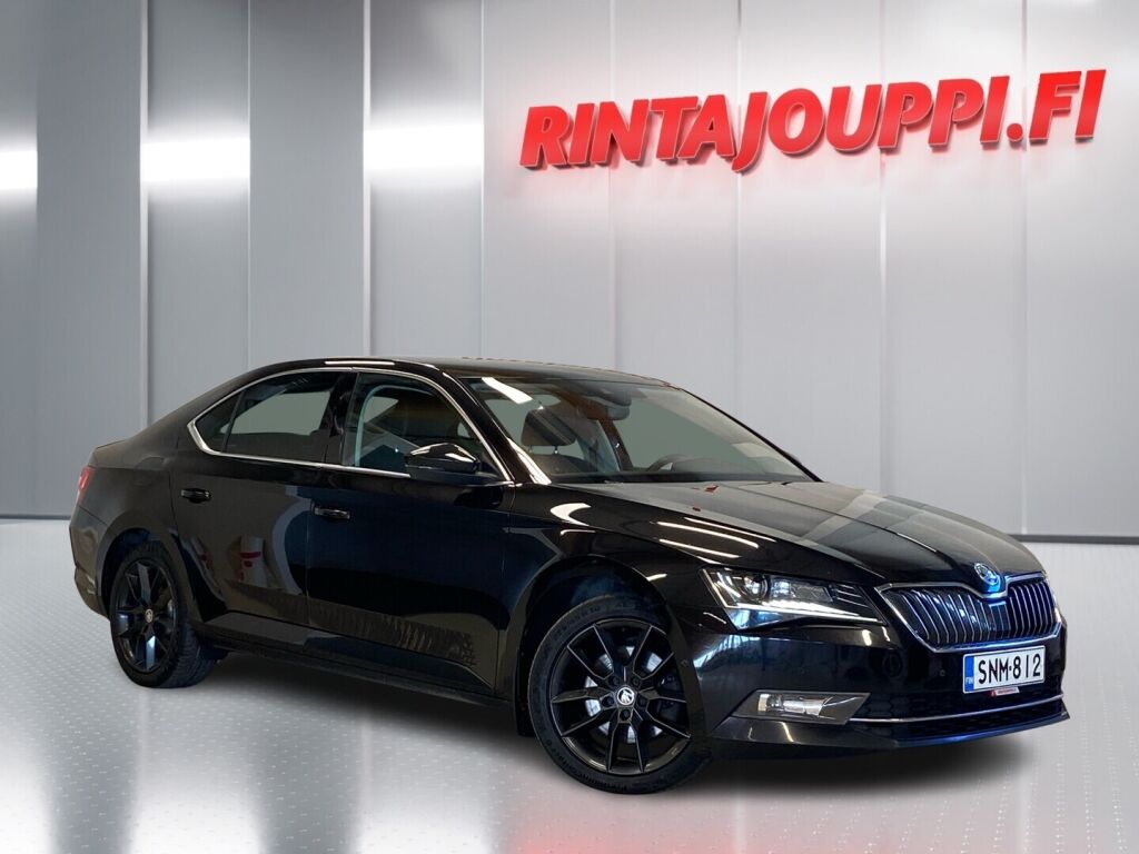 Skoda Superb 2015 Musta