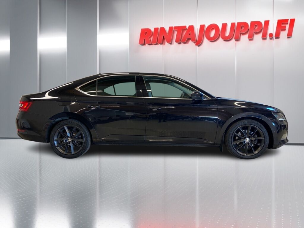 Skoda Superb 2015 Musta