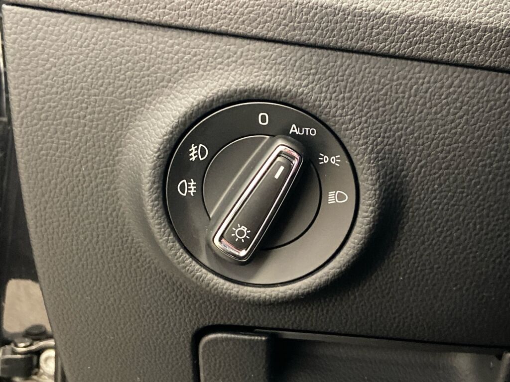 Skoda Superb 2015 Musta