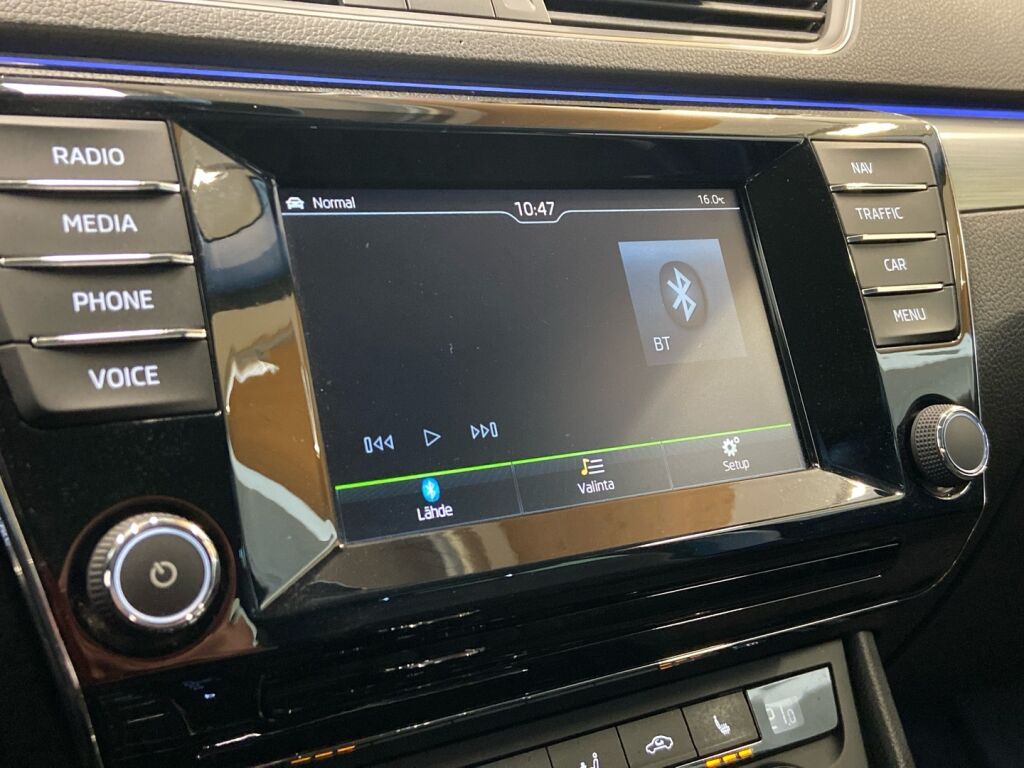 Skoda Superb 2015 Musta