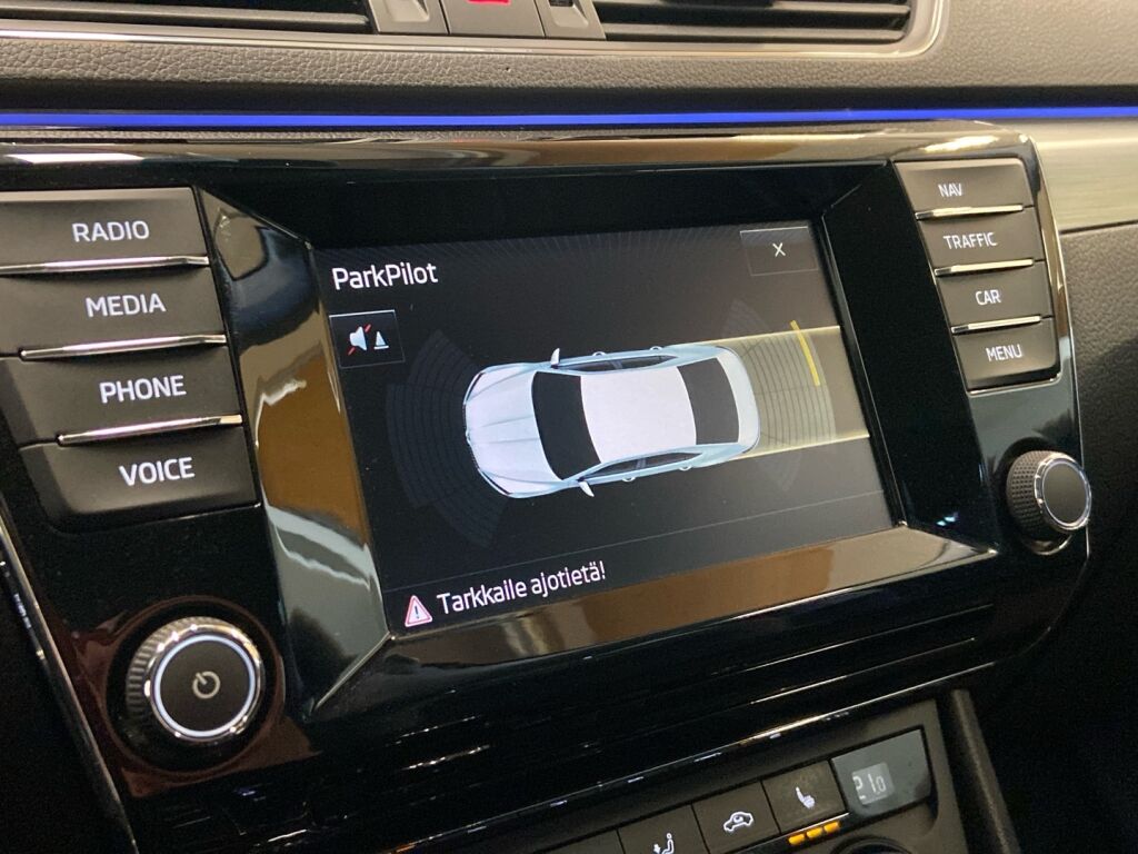 Skoda Superb 2015 Musta