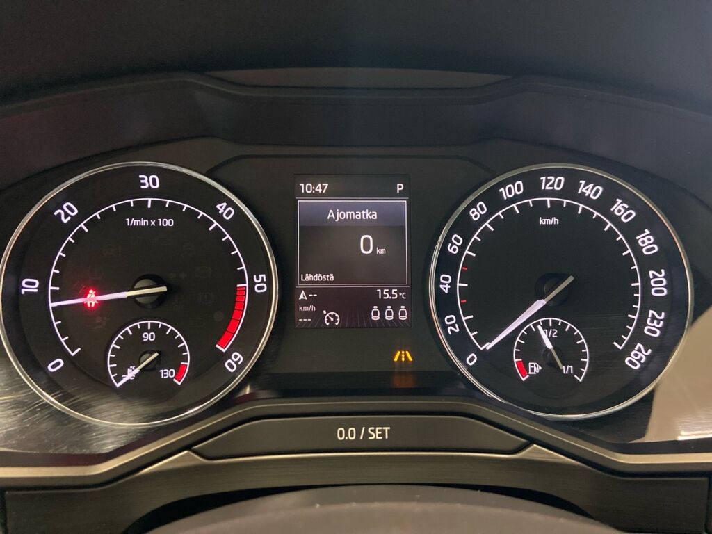 Skoda Superb 2015 Musta