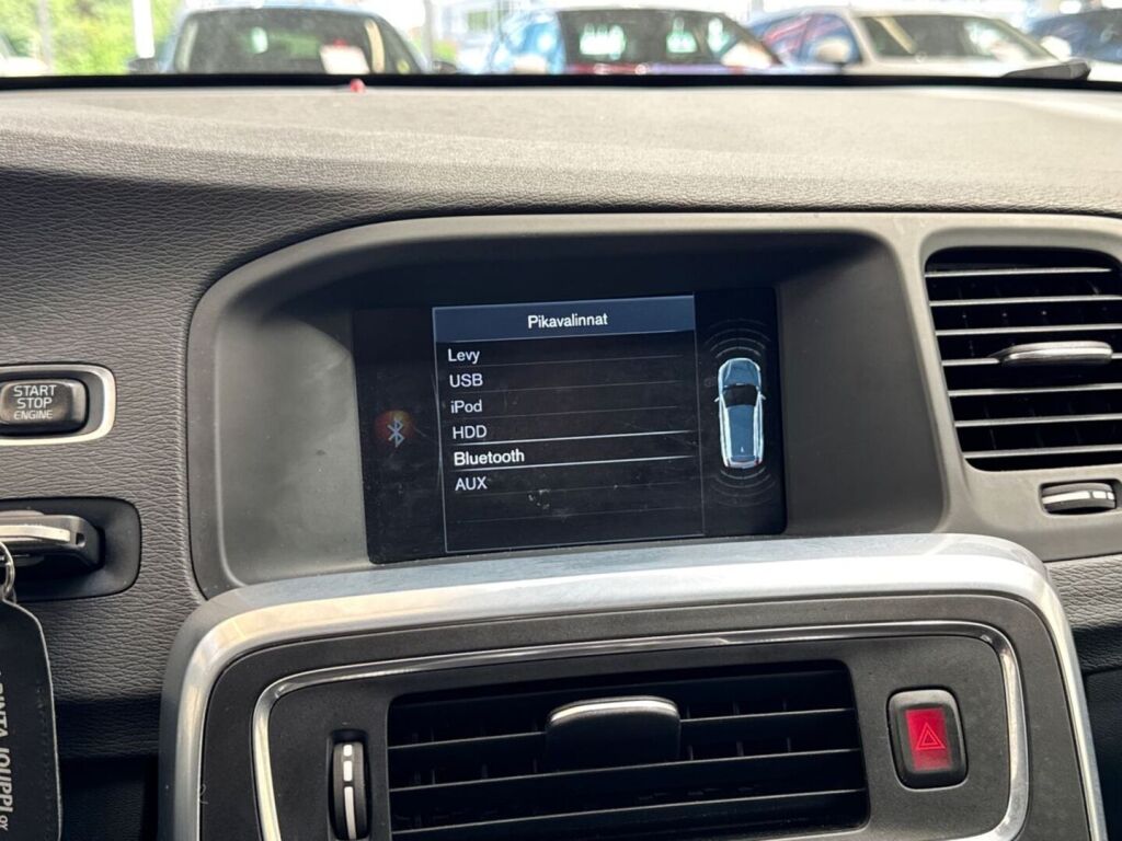 Volvo V60 2016 Musta