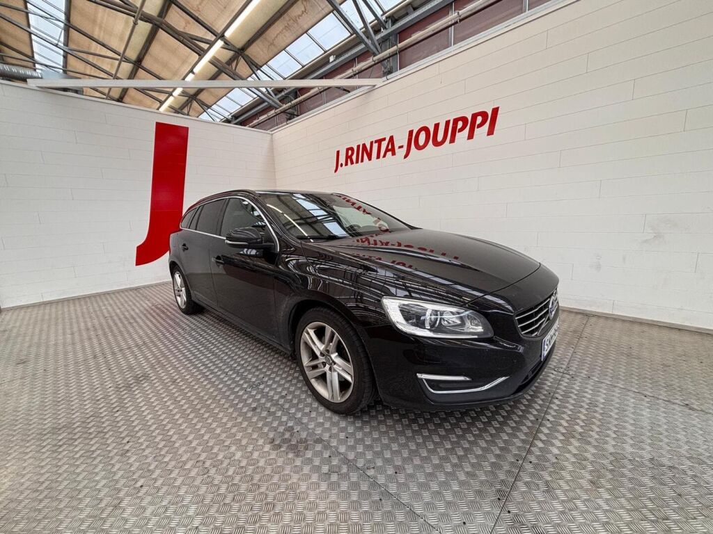Volvo V60 2016 Musta