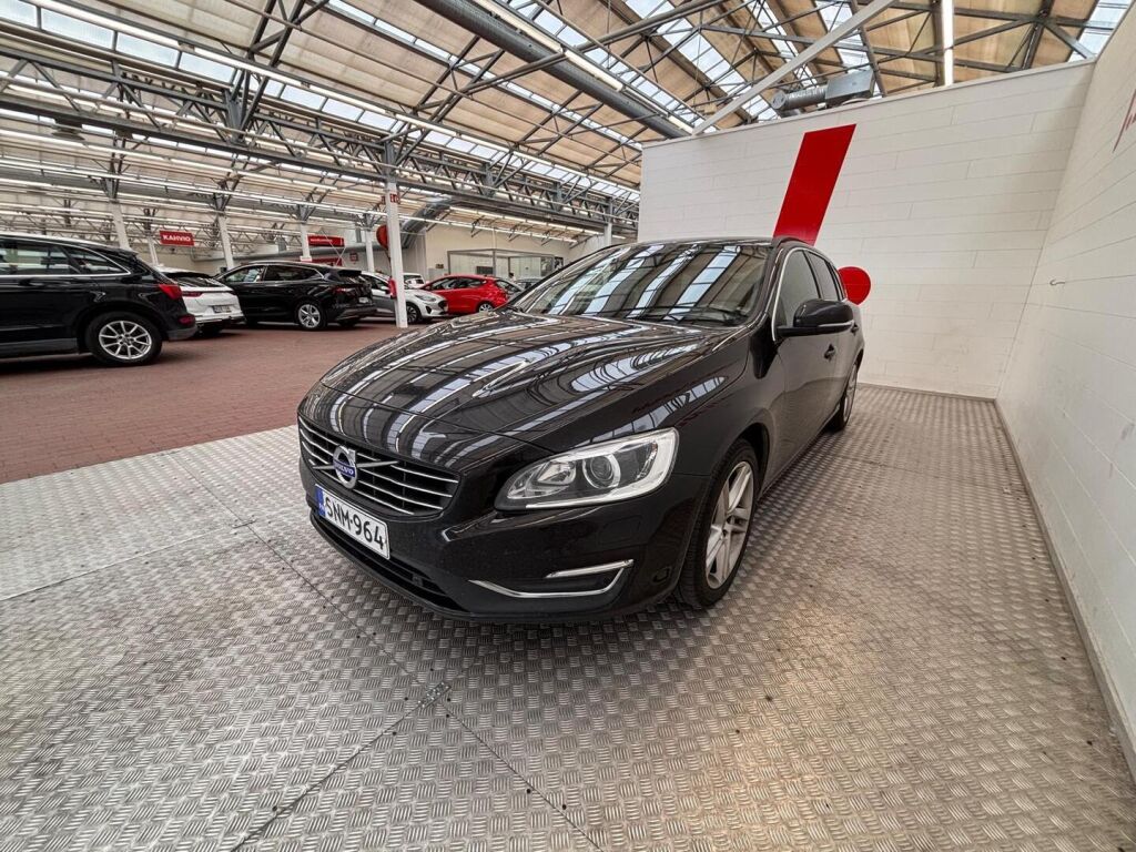 Volvo V60 2016 Musta