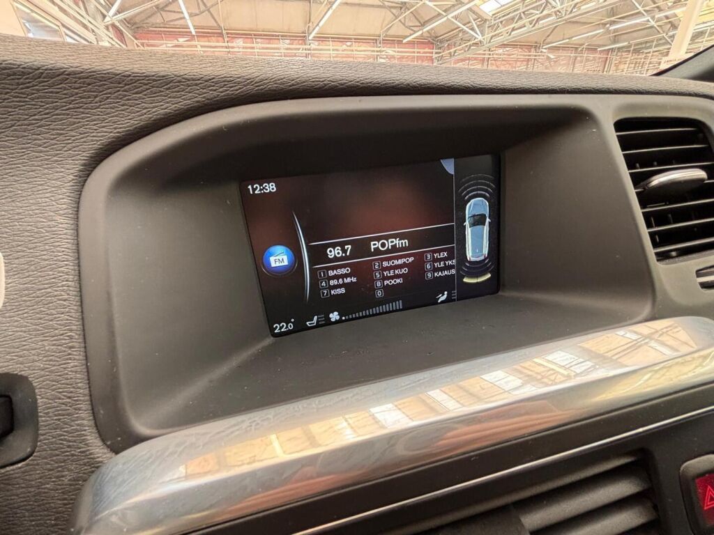 Volvo V60 2016 Musta