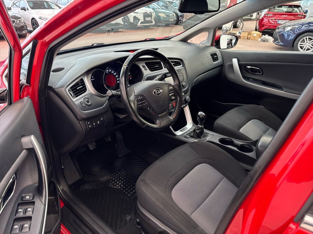 Kia Ceed 2015 Punainen