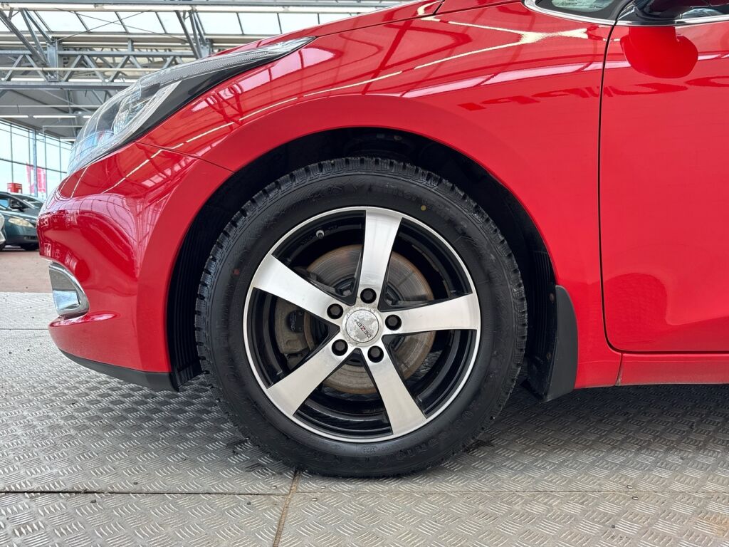 Kia Ceed 2015 Punainen