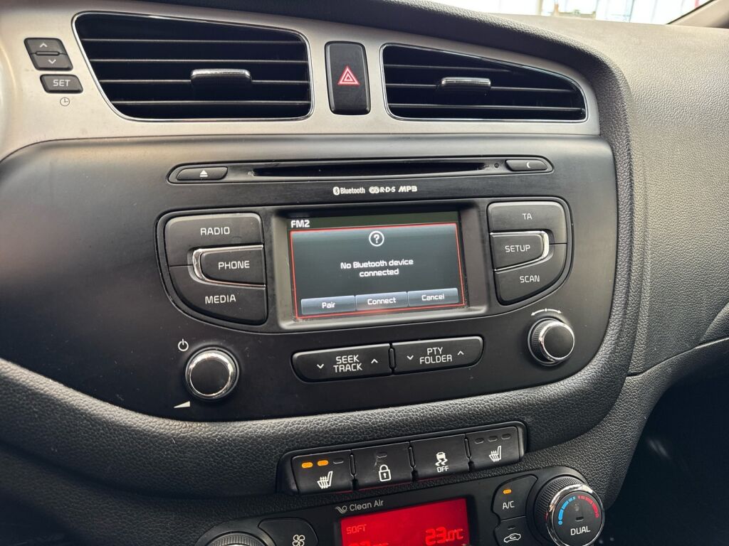 Kia Ceed 2015 Punainen